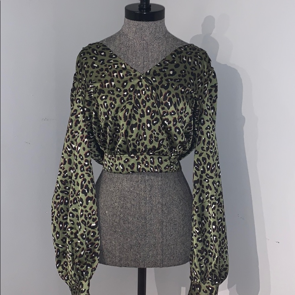 Unique Long Sleeve Cheetah Print Crop